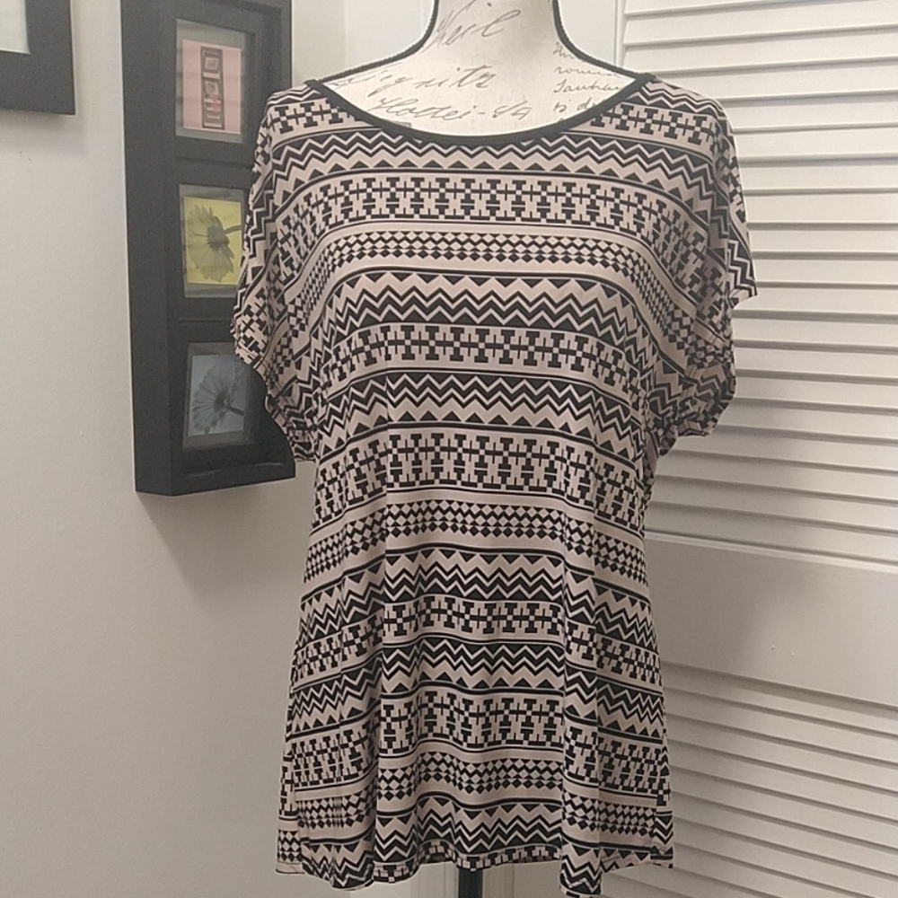 Julies Closet Maternity Aztec Short-Sleeve‎ Shirt